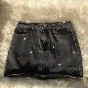 PACSUN DENIM SKIRT WITH EMBROIDERED FLOWERS